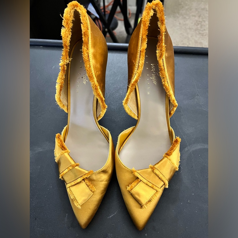 Golden yellow pumps